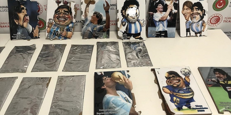 İstanbul Havalimanı'nda Maradona'nın Tablolarının Arkasına Gizlenmiş Kokain Ele Geçirildi