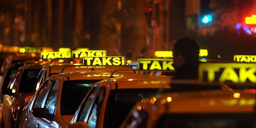 İstanbul'da Taksi, Minibüs Ve Dolmuş Ücretlerine Yüzde 11 Zam Yapıldı