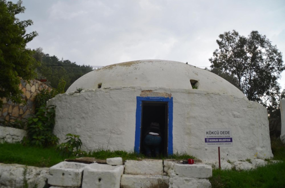 Bodrum'daki 150 yıllık Kökcü Dede Sarnıcı'nın kireçle boyanmasına tepki