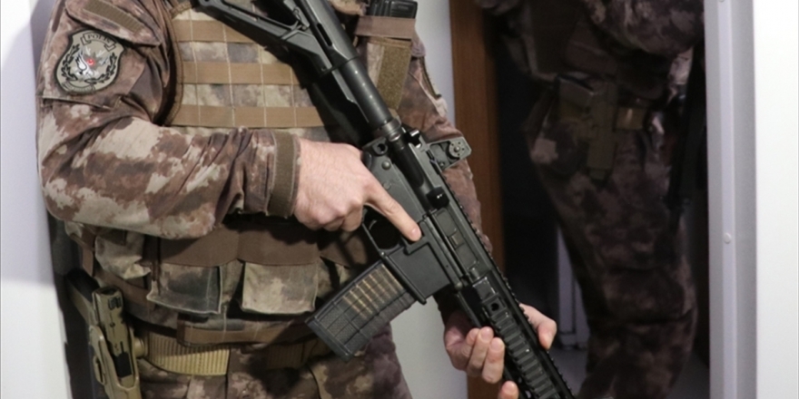 Adana'da Deaş'a Yönelik Operasyonda 3 Şüpheli Yakalandı