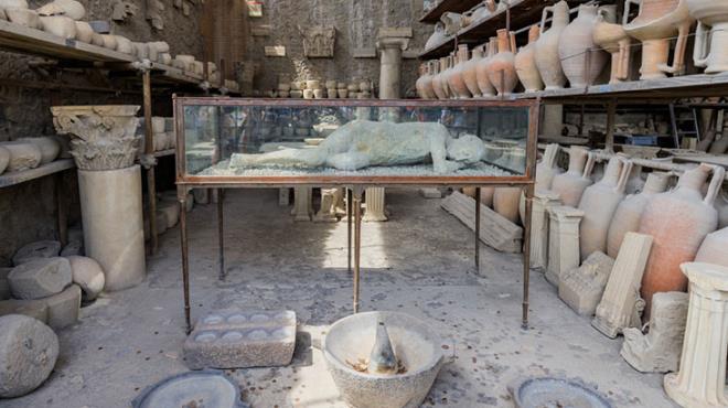 Çaldığı Tarihi Eserler Lanetli Çıktı!