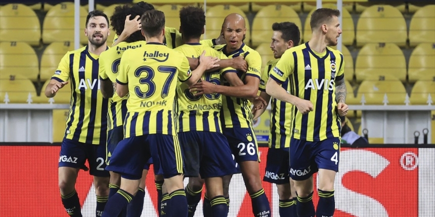 Fenerbahçe'de Eksikler Geniş Kadroyu Kısıtladı