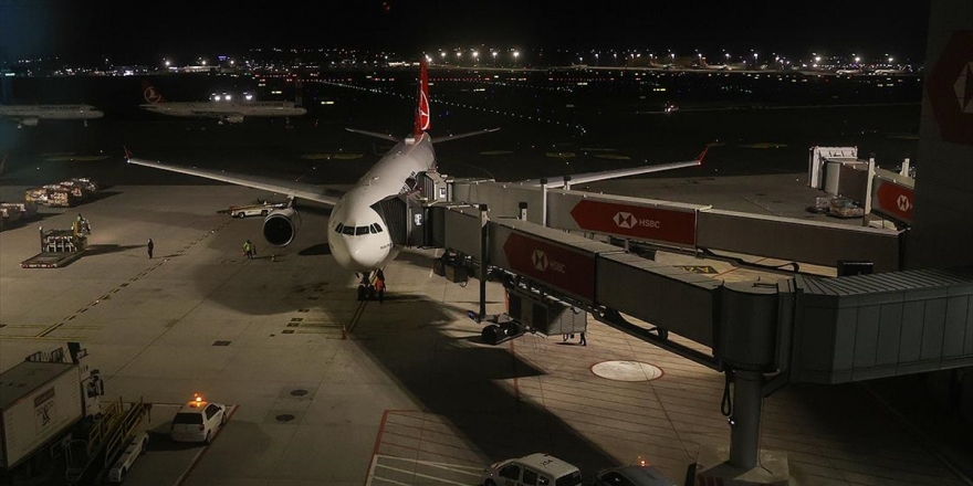 Thy Kovid-19 Mutasyonu Riski Nedeniyle Uçuşların Durdurulduğu İngiltere'den Tahliye Seferi Yaptı