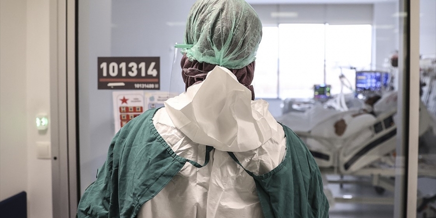 Türkiye'de Son 24 Saatte 15 Bin 118 Kişinin Testi Pozitif Çıktı, 253 Kişi Hayatını Kaybetti