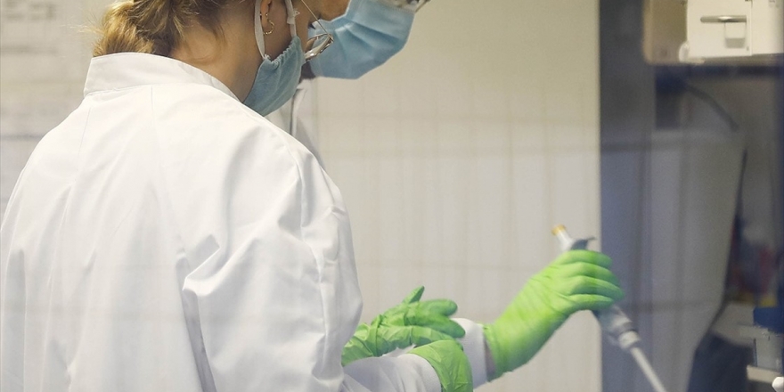 Almanya'da İlk Kovid-19 Aşısı Yapıldı