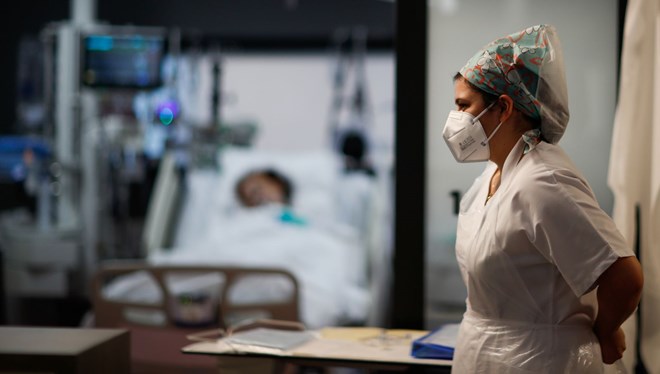 Dünya genelinde tedavisi süren Covid-19 hastası sayısı 22 milyonu aştı