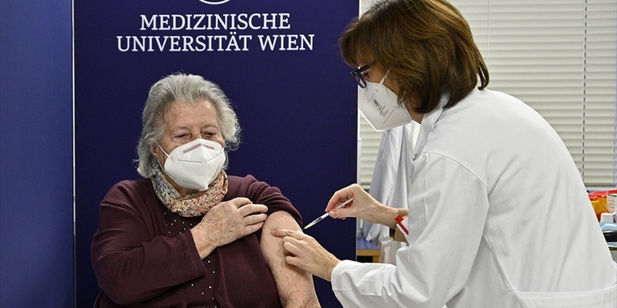 Avusturya Ve İtalya'da İlk Kovid-19 Aşıları Yapıldı