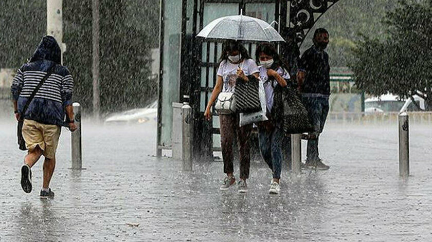 Antalya'da Sağanak Yağış, Yolları Göle Çevirdi
