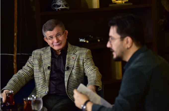 Davutoğlu, Kavgalı Olduğu 'Pelikancılar' ile Yan Yana Geldi