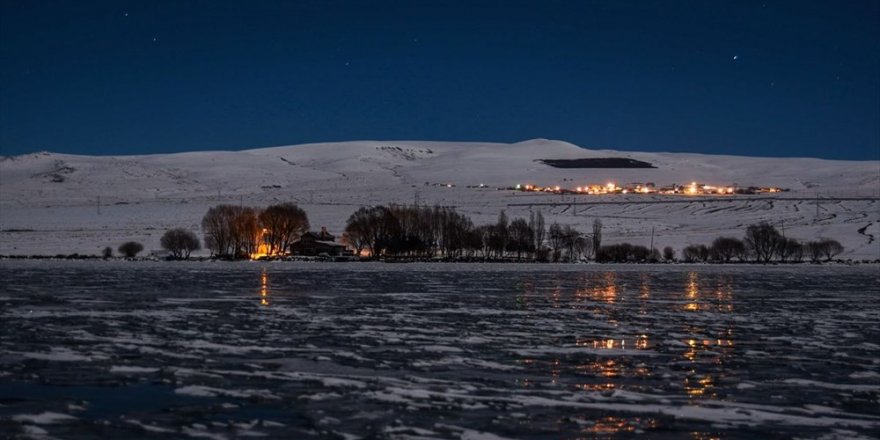 Çıldır Gölü'nde masalsı kış güzelliği