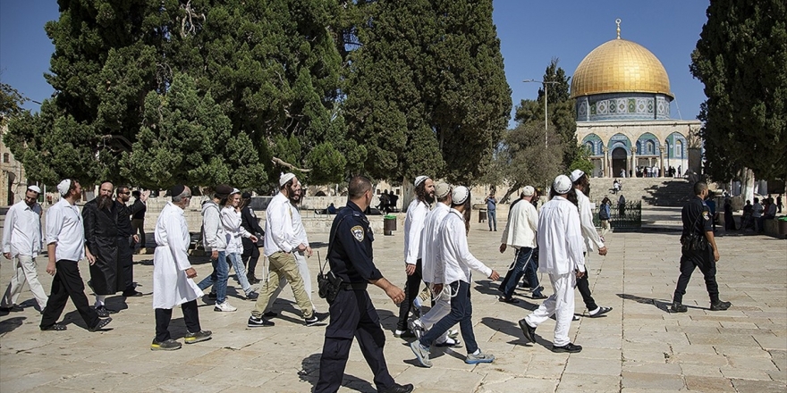 Mescid-i Aksa doldu taştı! 80 bin kişi cuma namazını birlikte kıldı