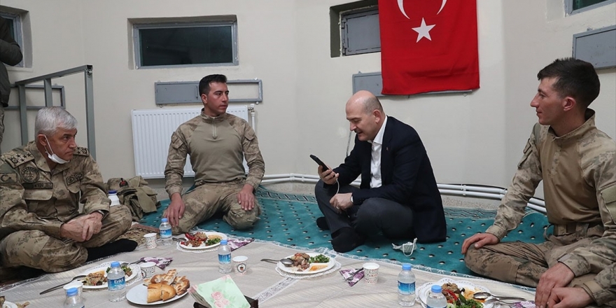 İçişleri Bakanı Soylu Yeni Yıla Belbuka Kalekol Üs Bölgesindeki Askerlerle Girdi