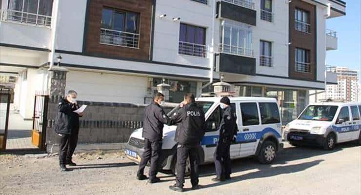 Testi Pozitif Çıkan Eşi ve Oğluyla Karantinadaki Kişi Evinde Ölü Bulundu