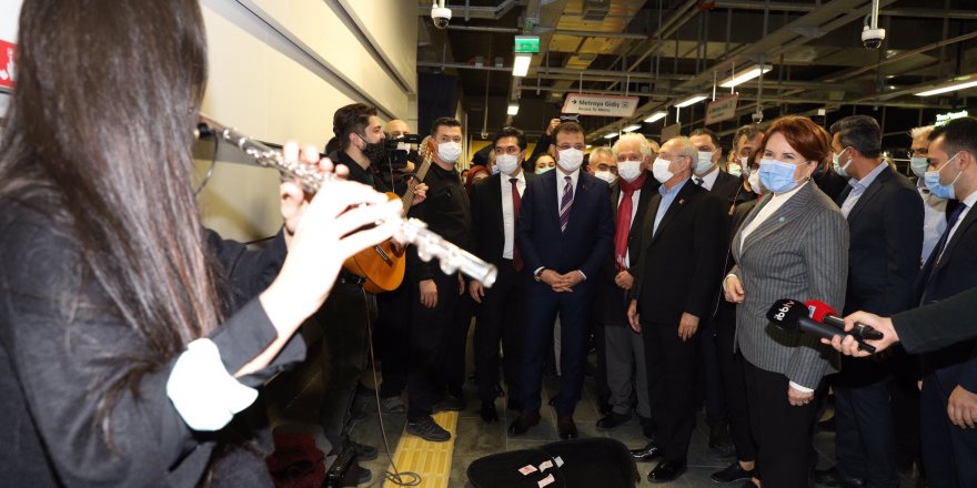 Kılıçdaroğlu ve Akşener, Sokak Müzisyenleriyle Şarkı Söyledi