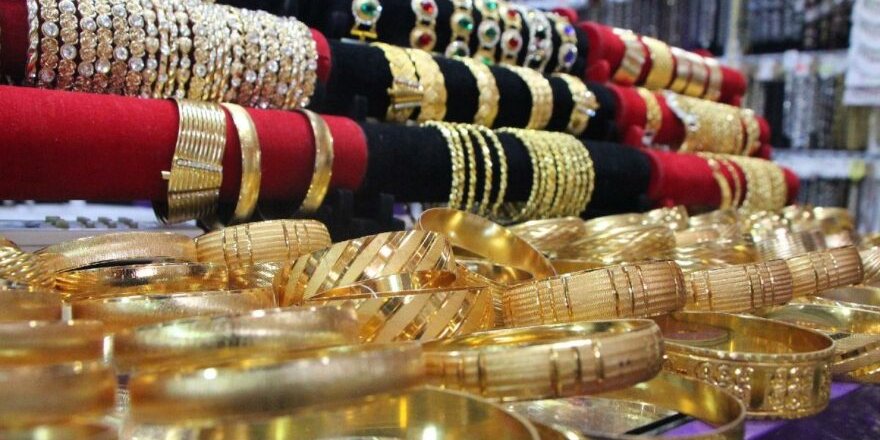 Takılar Kadında mı, erkekte mi kalacak?