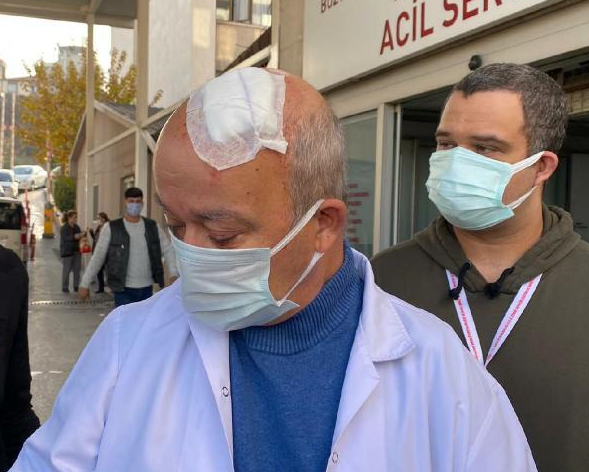 Maske Uyarısı Yapan Doktora Taşlı Saldırı
