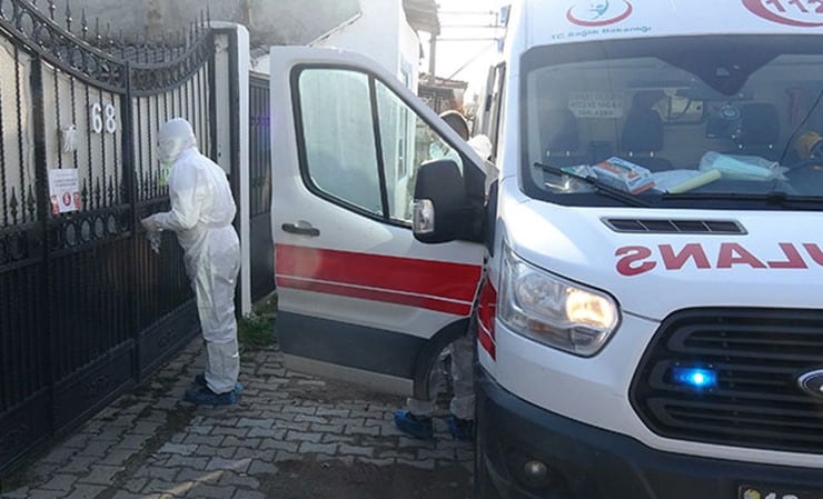 Balıkesir’de mutasyonlu virüs tespit edilen kişi karantina için yurda götürüldü