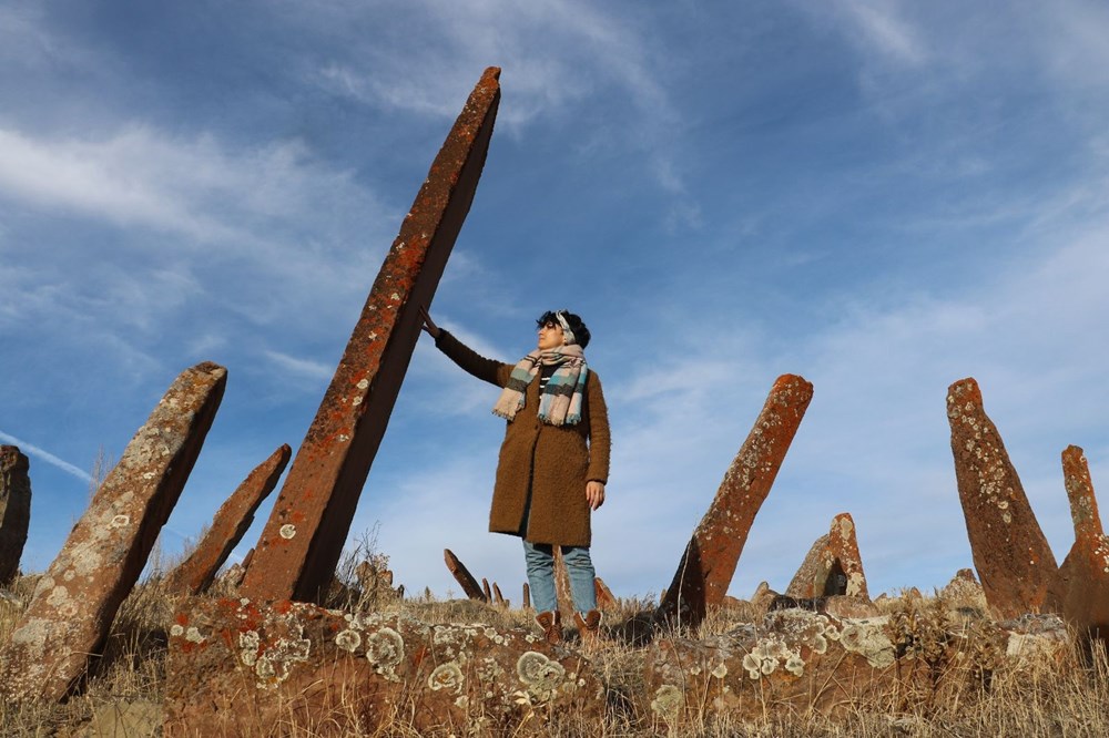 4 asırlık mezarlıktaki dev mezar taşları dikkat çekiyor