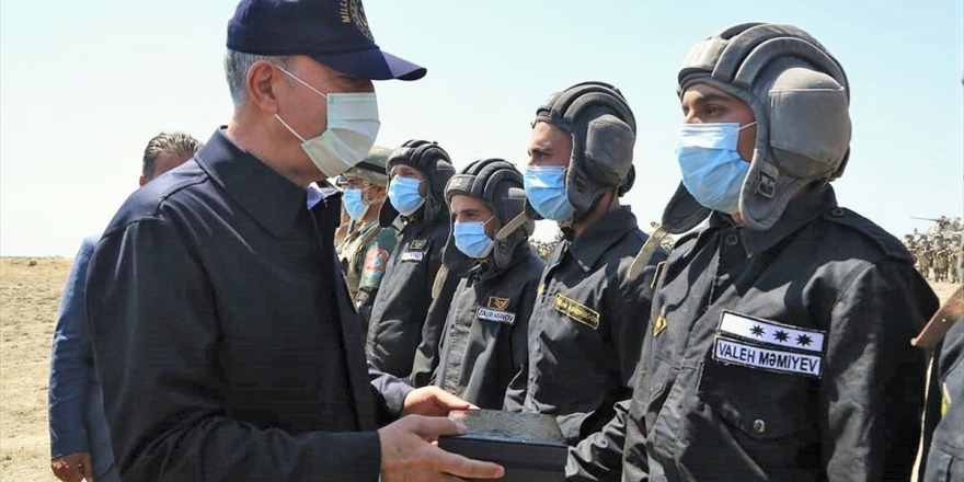 Azerbaycanlı Subay, Hulusi Akar'a Verdiği 'Topraklarını Kurtarma' Sözünü Tuttu