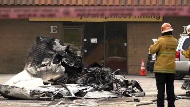 ABD'de iniş sırasında kontrolden çıkan uçak bir evin oturma odasına girdi