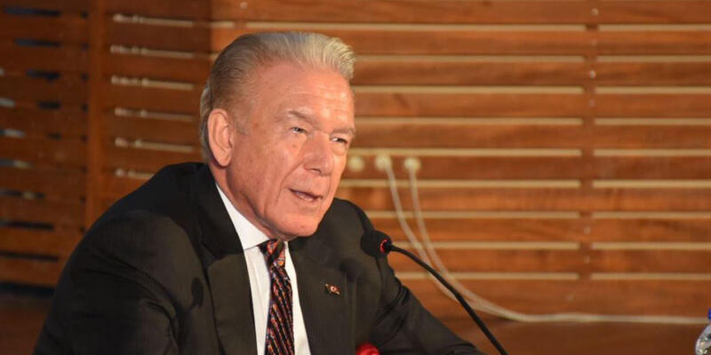 Uğur Dündar Twitter'dan paylaştı! Yerde bulduğu 100 TL'yi vermek istediği kağıt toplayıcısının yanıtıyla şoku yaşadı