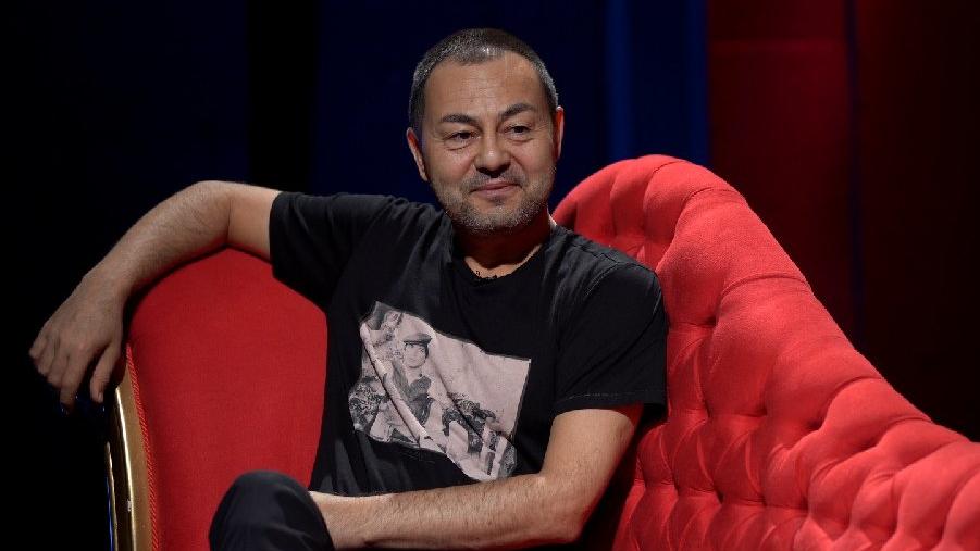 Serdar Ortaç'ın Çinli Bakana Olan Benzerliği Görenleri Hayrete Düşürdü