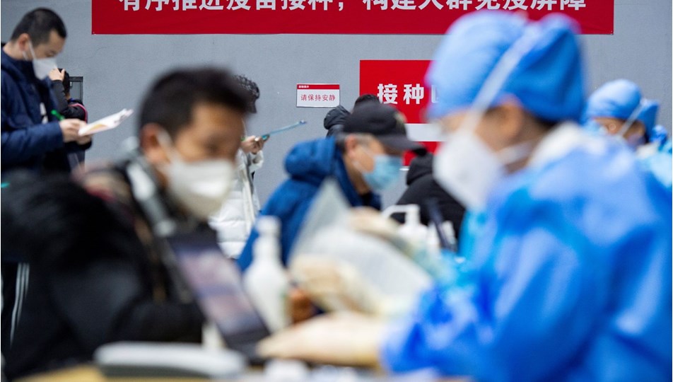 Merakla bekleniyordu: Çin'de aşılama başladı!