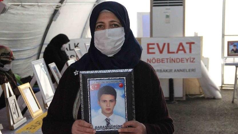 Evlat Nöbetindeki Anne, Oğluna Seslendi Ceza yok Baran, Gel Teslim Ol