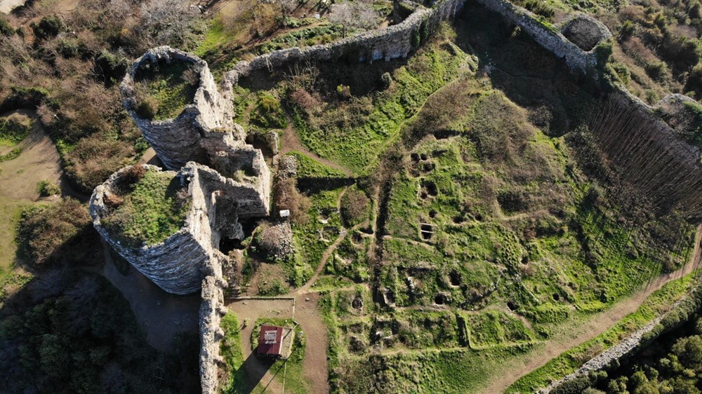 UNESCO listesindeki tarihi Yoros Kalesi harabeye döndü