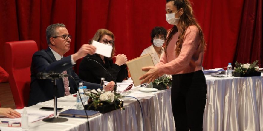 Gaziemir Belediye Meclisi'nde Dikkat Çeken Seçim!