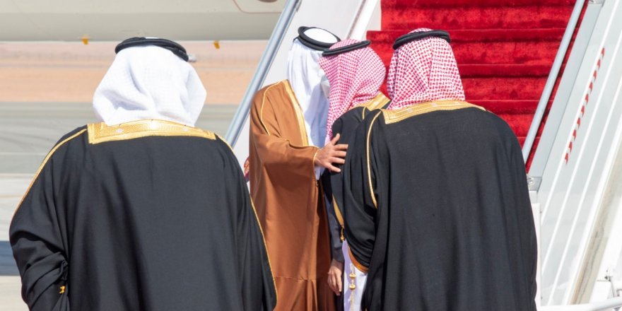 Körfezde Tarihi Kucaklaşma