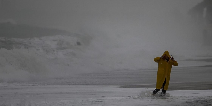 Antalya'da Sağanak Hayatı Olumsuz Etkiledi