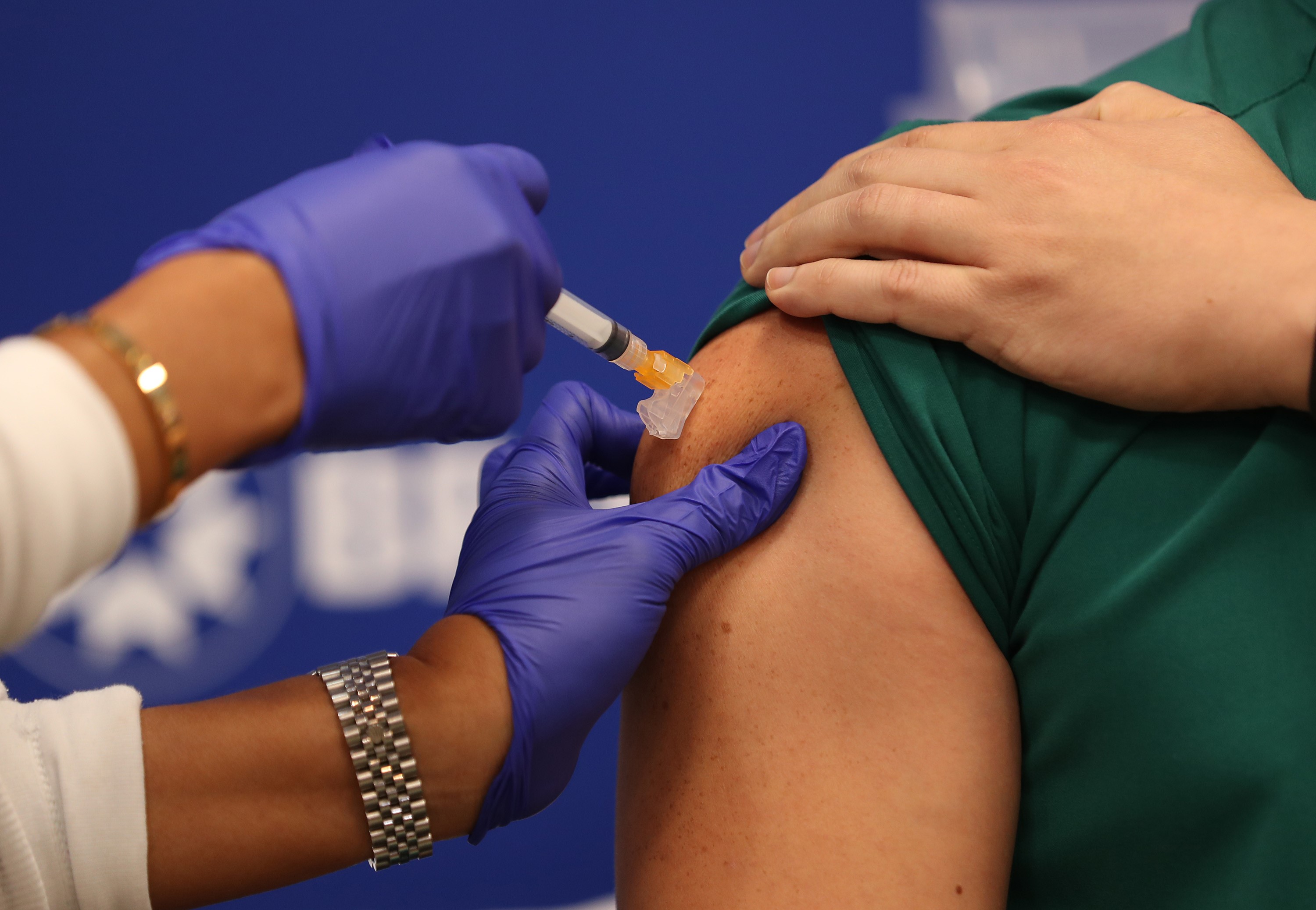 Covid-19 aşıları üniversite hastaneleri ve özellerde de yapılabilecek