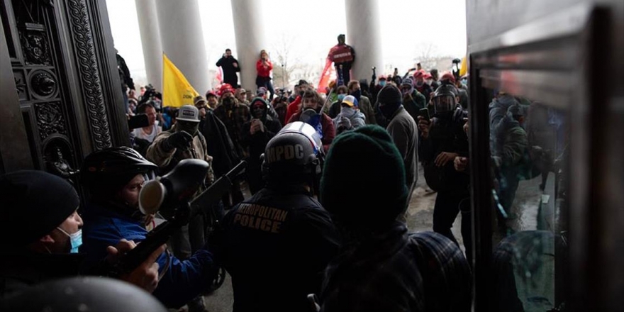 Facebook Trump'ın Hesabını Abd Kongresi Baskınının Ardından Süresiz Engelledi