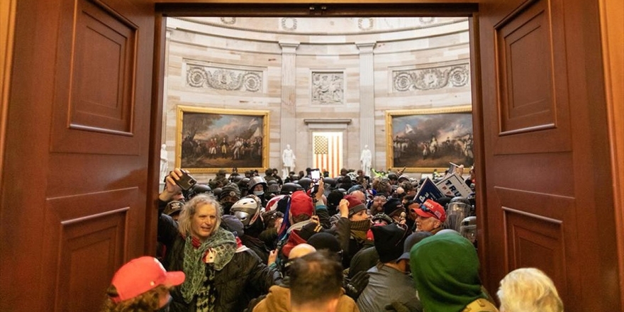 Abd Basını Kongre Baskını Sonrası 'Güvenlik Güçlerinin Zafiyeti'ni Ve Trump'ın Çağrısını Tartışıyor