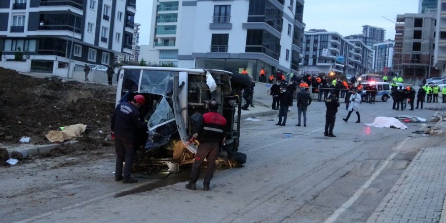Belediyenin servis aracı devrildi: 2 ölü, 20 yaralı