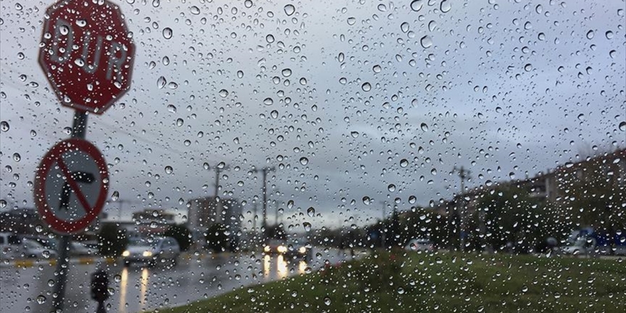 İstanbul Valiliğinden Beklenen Kuvvetli Yağış İçin 'Sarı' Uyarı