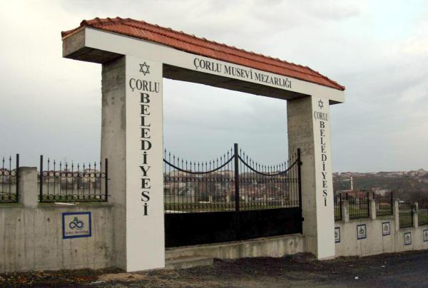 Musevi Mezarlığı'nın 1 tonluk kapısı ikinci kez çalındı