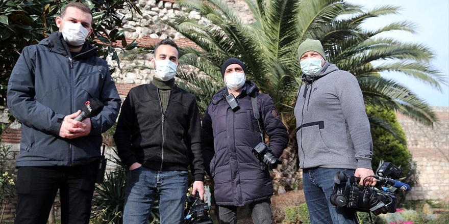 Pandemi Riski Altında Bile Sıcak Haber Peşindeler