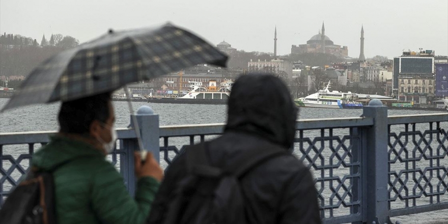 Kuraklık Riski Altındaki İstanbul'da Yağan Yağmur Sevindirdi