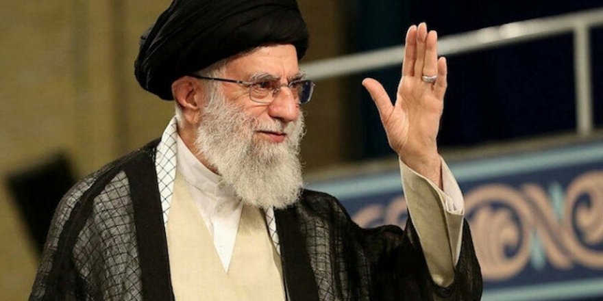 İran'da Hamaney'in Afişini Yırtana Rekor Ceza