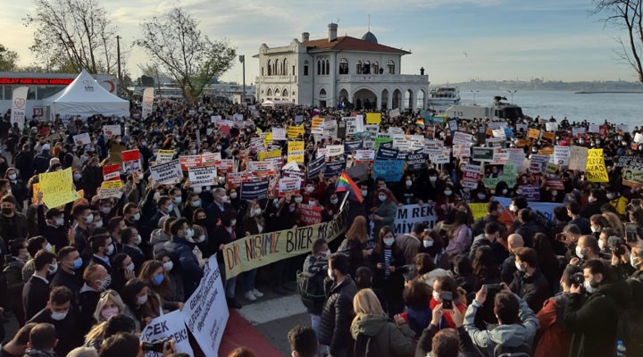 İstanbul Emniyet Müdürlüğü'nden 'Çıplak arama' açıklaması