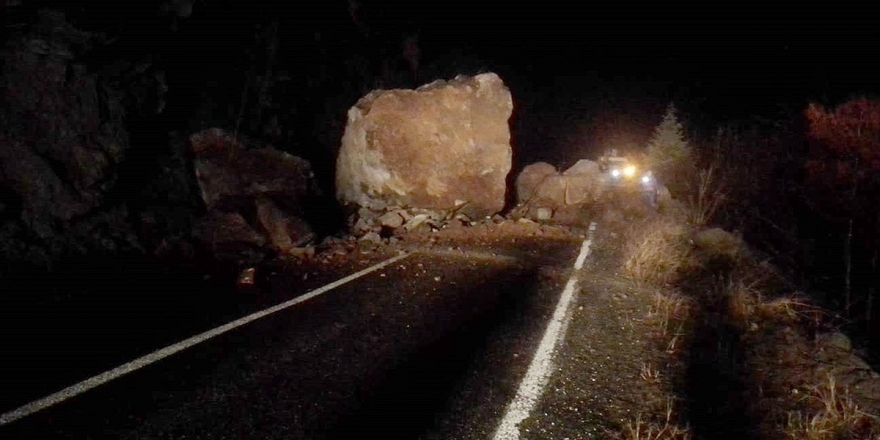 Artvin-ardahan Karayolu Heyelan Nedeniyle Ulaşıma Kapandı