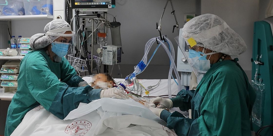 Türkiye'de 10 Bin 220 Kişinin Kovid-19 Testi Pozitif Çıktı, 174 Kişi Hayatını Kaybetti