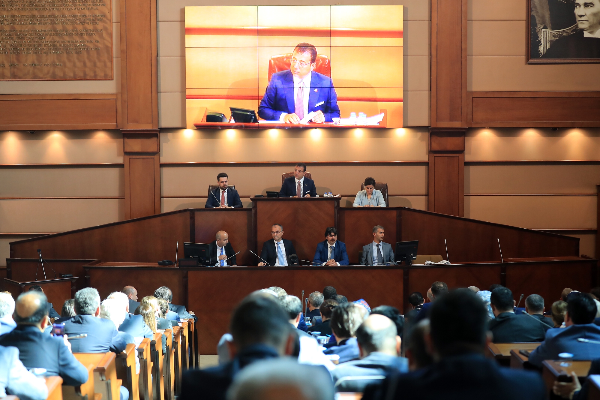 İBB Meclisi'nde "infazcı" tartışması! 'Yüreğin yetiyorsa...'