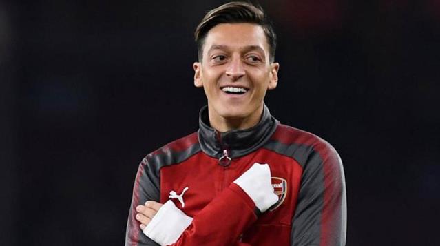 Mesut Özil, verdiği "Kadıköy" cevabıyla transfer sinyalini çaktı!