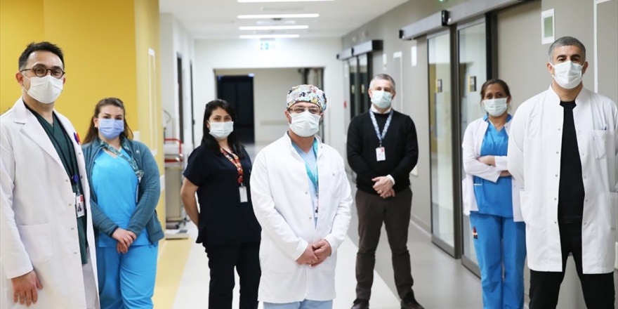 Salgın Koşullarına Rağmen Yaptıkları Nakillerle Böbrek Hastalarını Diyalizden Kurtardılar