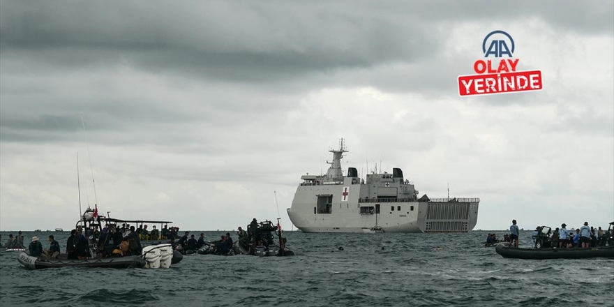 Endonezya’da Düşen Yolcu Uçağının Karakutusu Denizden Çıkarıldı