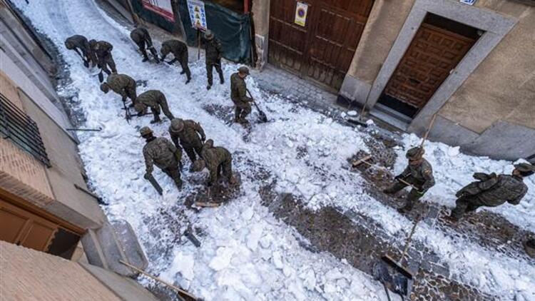 İspanya'da hayat durdu