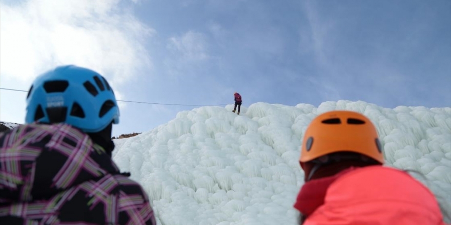 Palandöken'in 'Buz Dağı' Adrenalin Tutkunlarına Ev Sahipliği Yapıyor